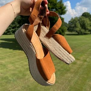 Espadrille American Eagle Brown Sandals size 7. NWOT